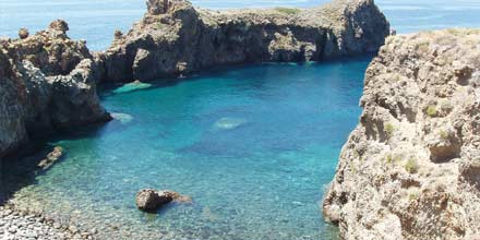 Spiaggia di Cala Junco a Panarea - Enjoy Sicilia